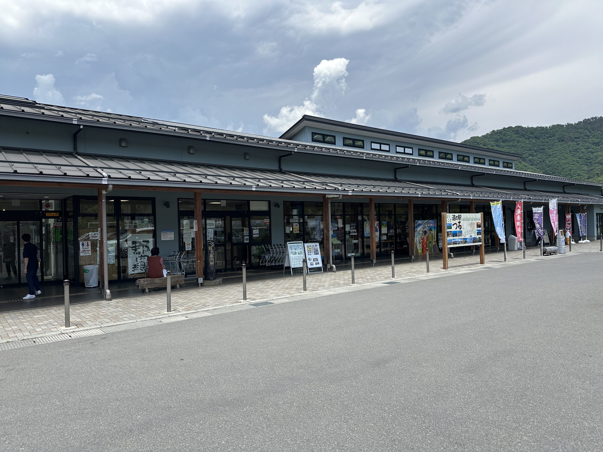 道の駅つるの外観。10周年を迎えた施設の様子